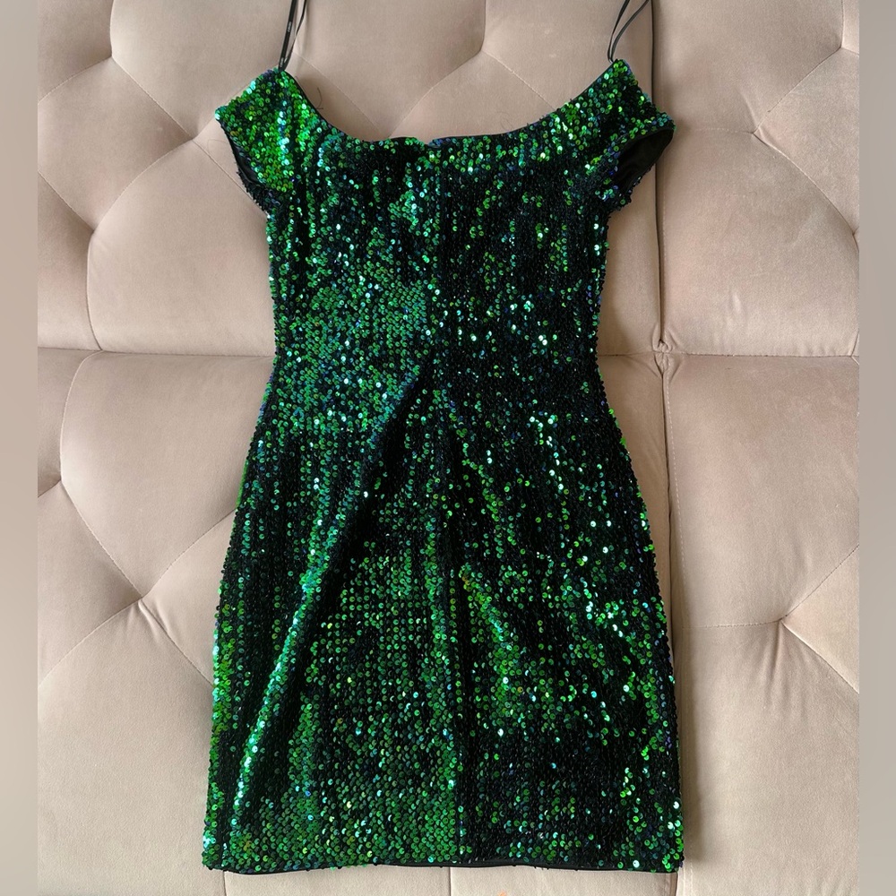 stretchy sequin mini dress in mint condition.
